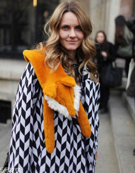 皮草披肩怎么搭配？分分鐘撩倒男神