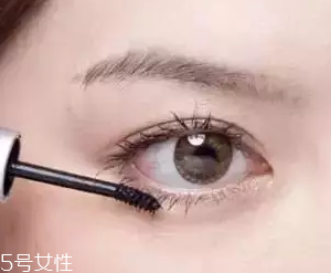 睫毛膏如何避免結(jié)塊？不要z形涂抹