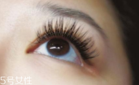 睫毛膏如何避免結(jié)塊？不要z形涂抹