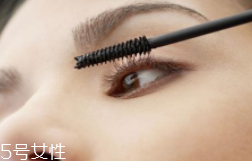睫毛膏成分有哪些？刷法比成分重要