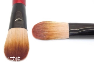 底妝工具該怎么選？干皮適合刷子