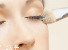 底妝工具該怎么選？干皮適合刷子