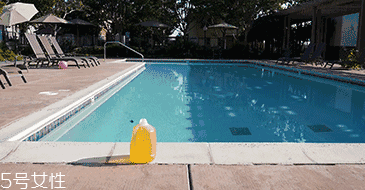 游泳時(shí)為什么尿意更重？心理生理雙重原因