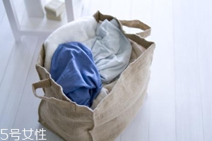 內(nèi)褲和襪子一起洗會有哪些危害？分情況對待