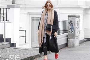 2018年流行什么款式圍巾？你與時髦之間只差它了