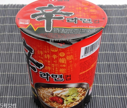 辛拉面多少錢一包？辛拉面價(jià)格有點(diǎn)偏貴