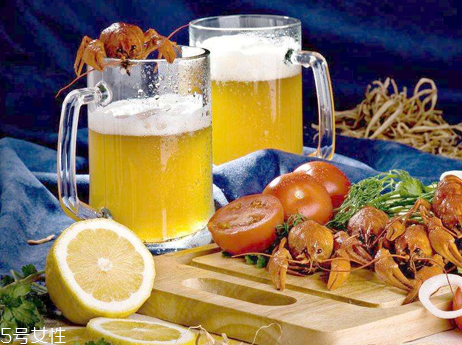 喝啤酒會(huì)豐胸嗎？不建議喝啤酒來(lái)豐胸