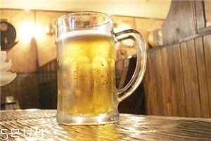喝啤酒會(huì)豐胸嗎？不建議喝啤酒來(lái)豐胸