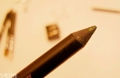 眼線膠筆怎么削？塑料眼線筆不是難題