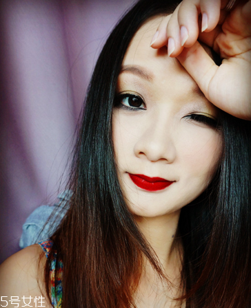 個(gè)性壞女孩妝容教程 學(xué)會(huì)快速化妝 個(gè)性壞女孩妝容教程 學(xué)會(huì)快速化妝
