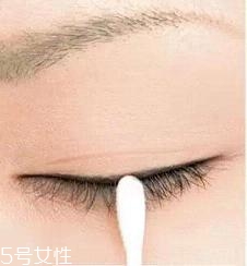 眼線液筆不出水怎么辦？畫眼線的常見誤區(qū)