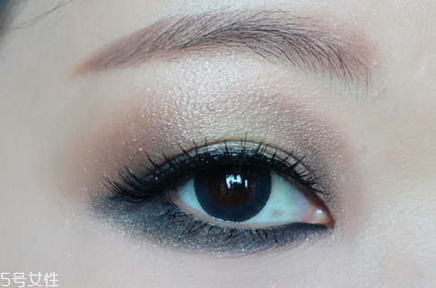 個(gè)性壞女孩妝容教程 學(xué)會(huì)快速化妝 個(gè)性壞女孩妝容教程 學(xué)會(huì)快速化妝