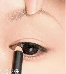 眼線液筆不出水怎么辦？畫眼線的常見誤區(qū)