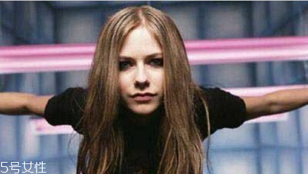 個(gè)性壞女孩妝容教程 學(xué)會(huì)快速化妝 個(gè)性壞女孩妝容教程 學(xué)會(huì)快速化妝