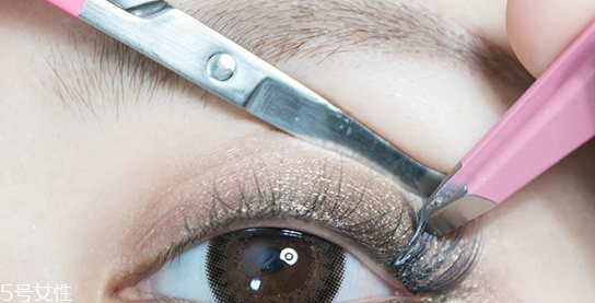 怎么使用單簇假睫毛？睫毛膏和假睫毛的區(qū)別