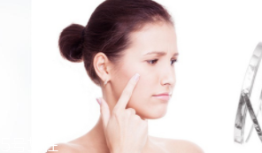 粉底液為什么溶妝？出油稀釋妝容