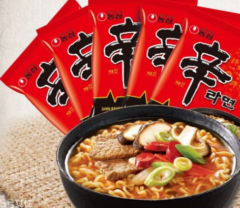 辛拉面和火雞面哪個好吃哪個更辣？