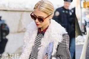 怎么挑選格子大衣？穿對(duì)了氣質(zhì)女就是你