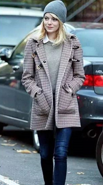 牛角扣大衣配什么褲子？教你穿出最美學院風