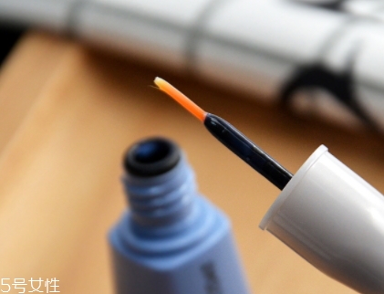 眼線雨衣有用嗎？來看暈妝評測