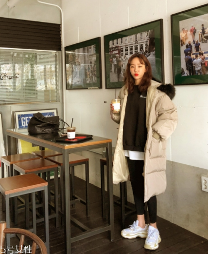 卡其色棉服怎么搭配？盡顯冬日氣質(zhì)范兒