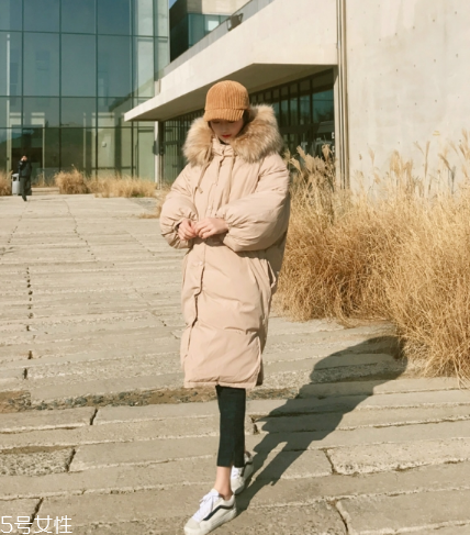 卡其色棉服怎么搭配？盡顯冬日氣質(zhì)范兒
