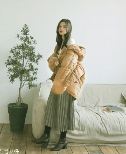 卡其色棉服怎么搭配？盡顯冬日氣質(zhì)范兒