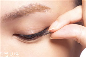 假睫毛是一次性的嗎？假睫毛可以重復(fù)使用