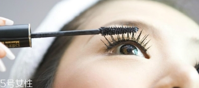 假睫毛是一次性的嗎？假睫毛可以重復使用