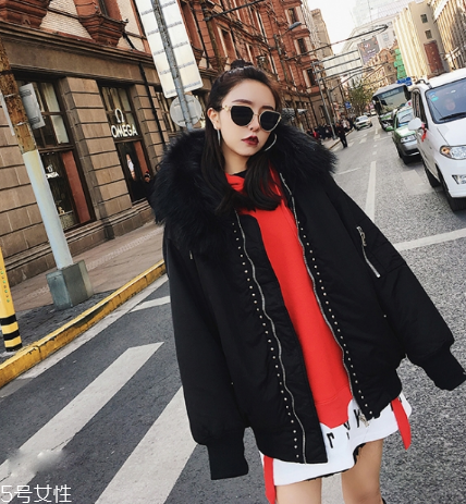 紅色衛(wèi)衣適合什么人穿？紅紅火火過新年