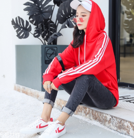 紅色衛(wèi)衣適合什么人穿？紅紅火火過新年