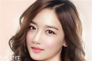 怎么使用單簇假睫毛？睫毛膏和假睫毛的區(qū)別