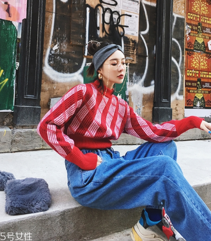 紅色毛衣下面配什么？褲子裙子統(tǒng)統(tǒng)能Hold住