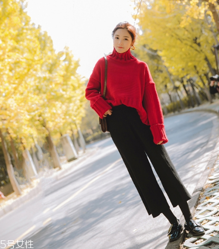 紅色毛衣下面配什么？褲子裙子統(tǒng)統(tǒng)能Hold住