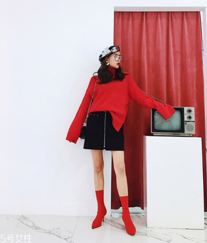 紅色毛衣下面配什么？褲子裙子統(tǒng)統(tǒng)能Hold住