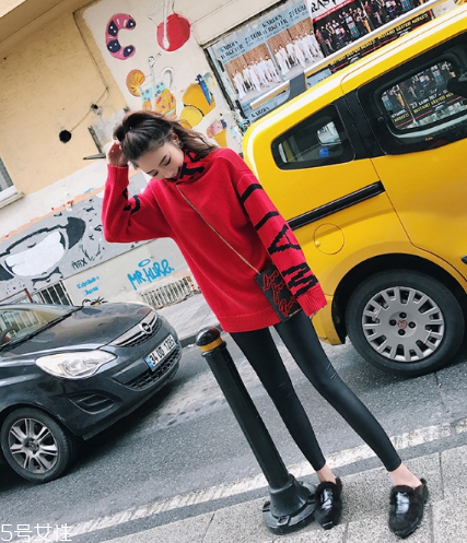 紅色毛衣下面配什么？褲子裙子統(tǒng)統(tǒng)能Hold住