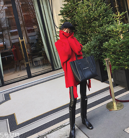 紅色毛衣下面配什么？褲子裙子統(tǒng)統(tǒng)能Hold住