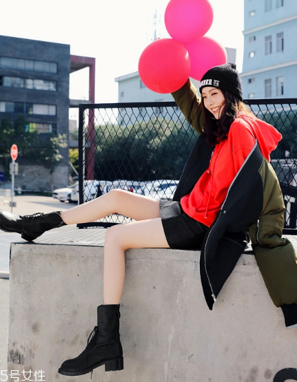 紅色衛(wèi)衣搭配什么鞋子？休閑風(fēng)時(shí)尚風(fēng)都能駕馭