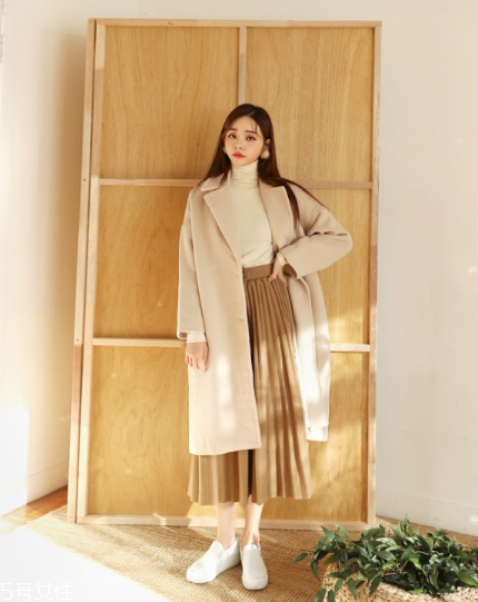 呢大衣搭配什么裙子好看？冬天也能萬種風情