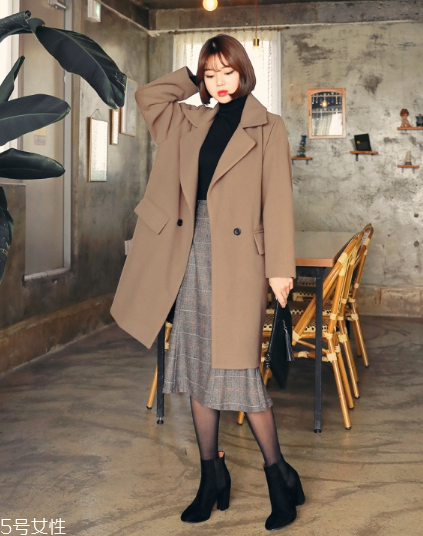 呢大衣搭配什么裙子好看？冬天也能萬種風情