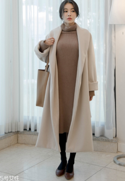 呢大衣搭配什么裙子好看？冬天也能萬種風情