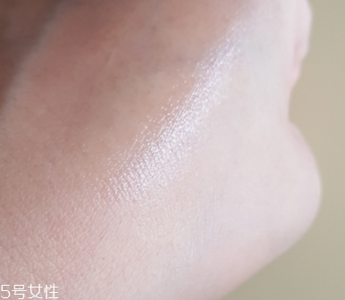 眼部凝膠什么時(shí)候用？更加推薦晚上用