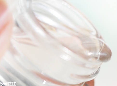 眼部凝膠什么時(shí)候用？更加推薦晚上用