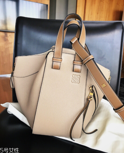 loewe包包一般多少錢？集奢華和實用于一身