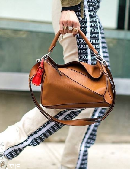 loewe包包一般多少錢？集奢華和實用于一身