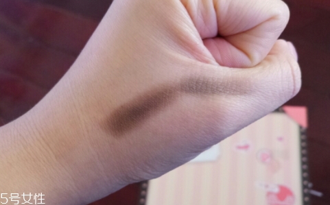 眉粉可以當(dāng)眼影用嗎？教你用眉粉畫眼影