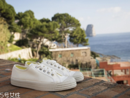 2022流行的小白鞋品牌 今年最火爆的小白鞋品牌 2022流行的小白鞋品牌 今年最火爆的小白鞋品牌