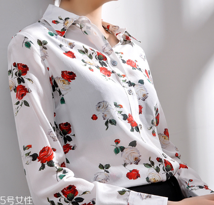 怎么穿衣服有女人味？跟著她學(xué)就對了