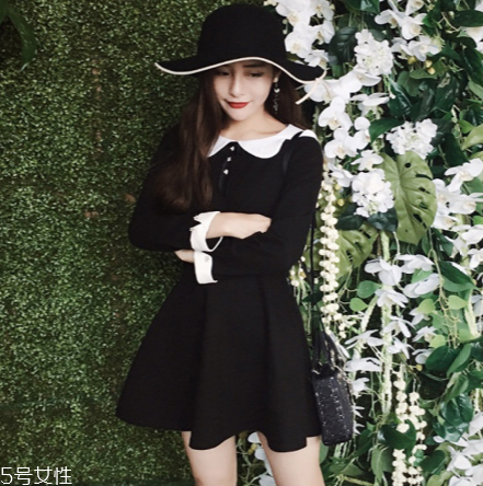 小香風(fēng)連衣裙怎么搭配？給你滿滿的女人味