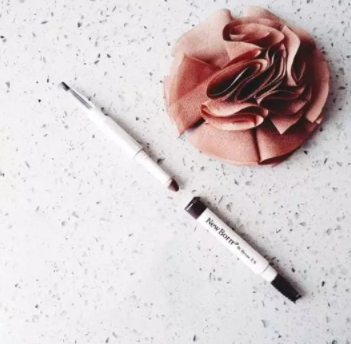 眉粉和眉筆哪個(gè)自然？更持久？